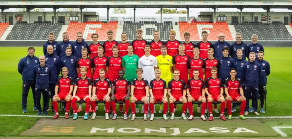 FCFredericia Holdfoto Okt2025 127861 scaled e1761050414461 2048x976 1 - DataSign A/S